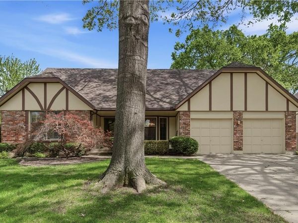 10555 Gillette Street, Lenexa, KS 66215