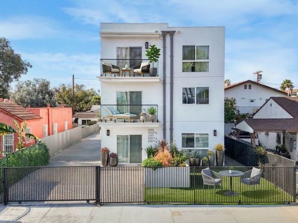 2057 S Garth Avenue, Los Angeles, CA 90034