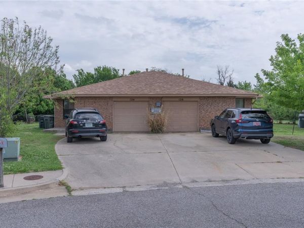 124 Barrett Place, Edmond, OK 73003