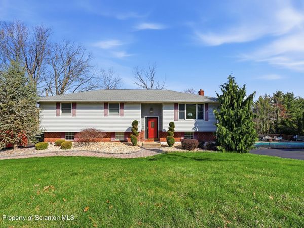 16 Fairfield Drive, Wilkes-Barre, PA 18702