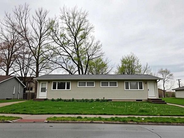 1915-1917 Taylor Dr, Iowa City, IA 52240