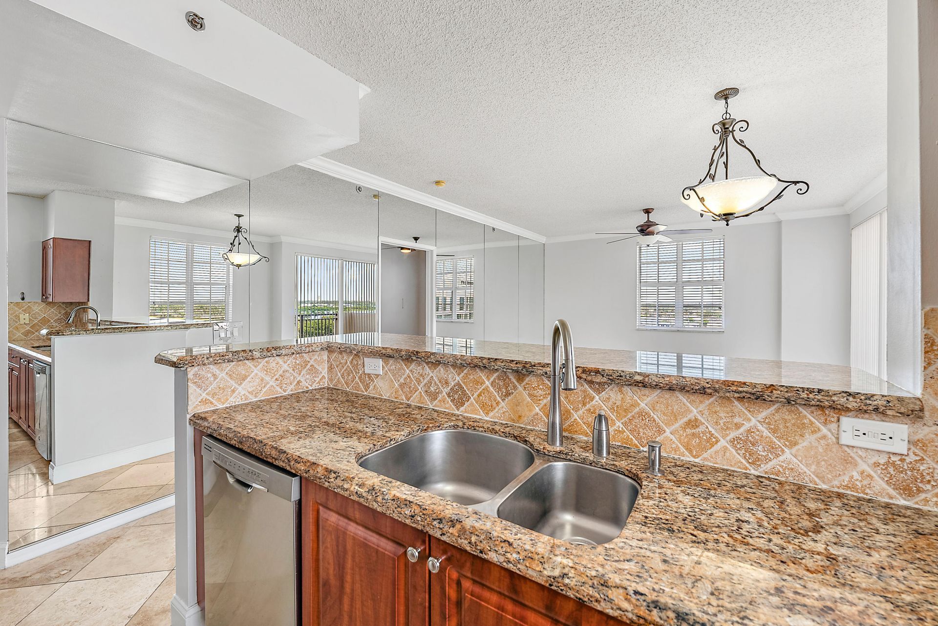 616 Clearwater Park Road, Unit 913, West Palm Beach, FL 33401 Photo