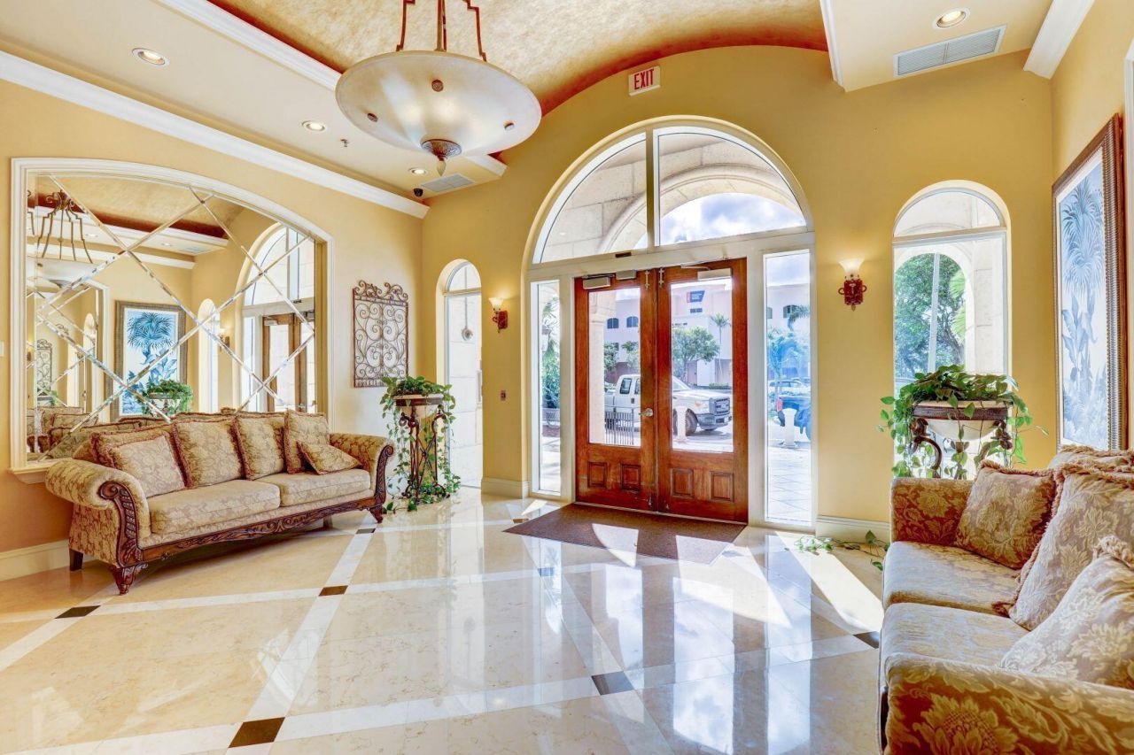 616 Clearwater Park Road, Unit 913, West Palm Beach, FL 33401 Photo