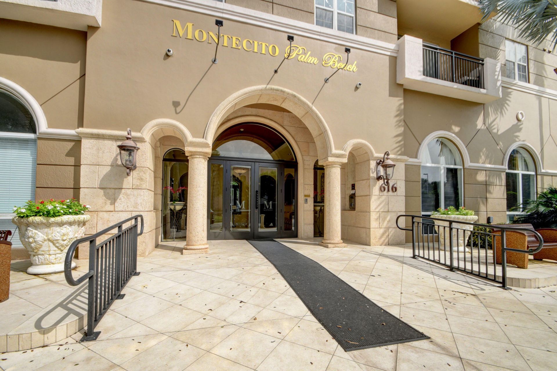 616 Clearwater Park Road, Unit 913, West Palm Beach, FL 33401 Photo