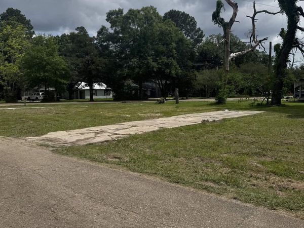 4873 Longfellow Dr, Baton Rouge, LA 70805