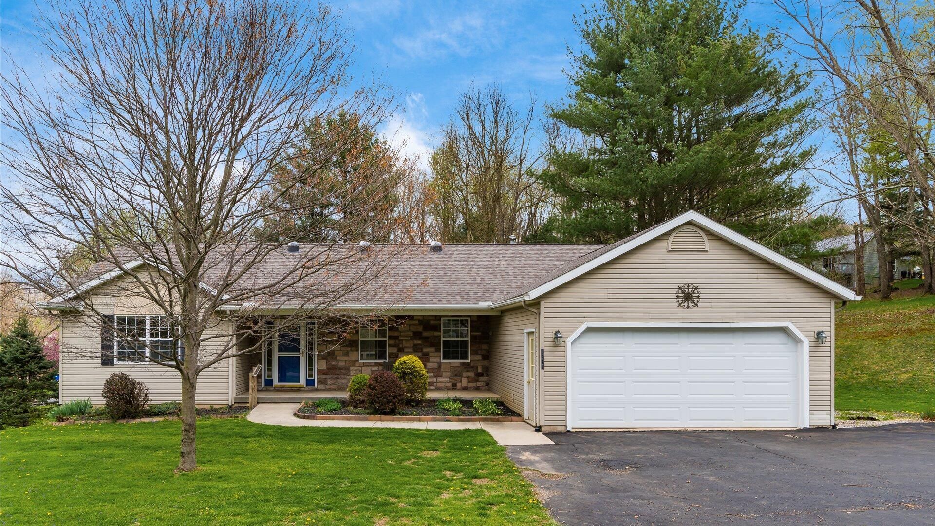 1664 Apple Valley Drive, Howard, OH 43028 Main Photo