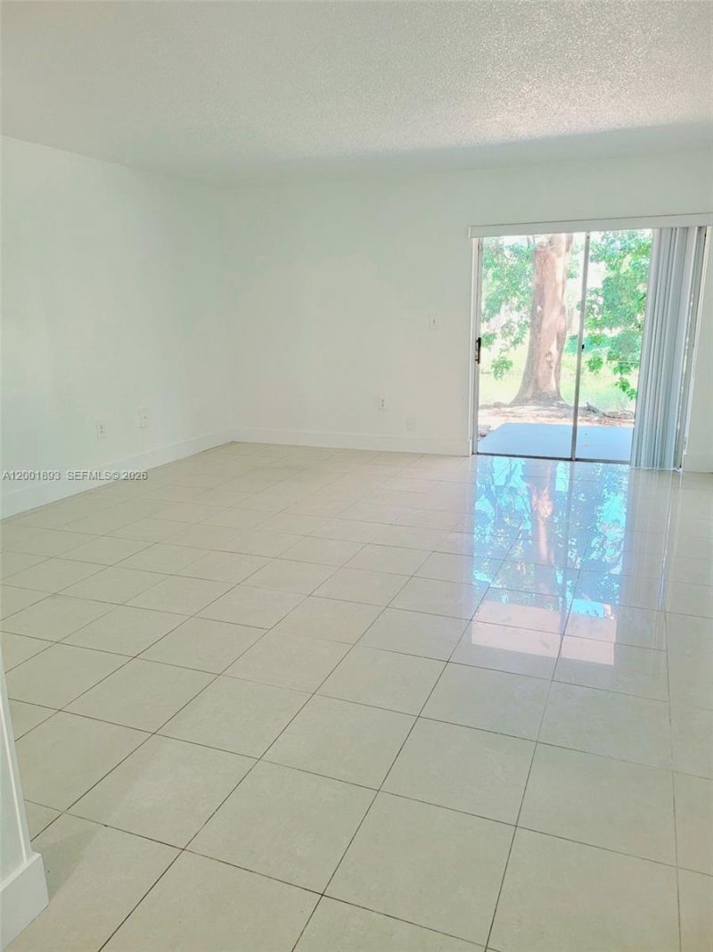 9375 Fontainebleau Blvd, Unit L107, Miami, FL 33172 Photo