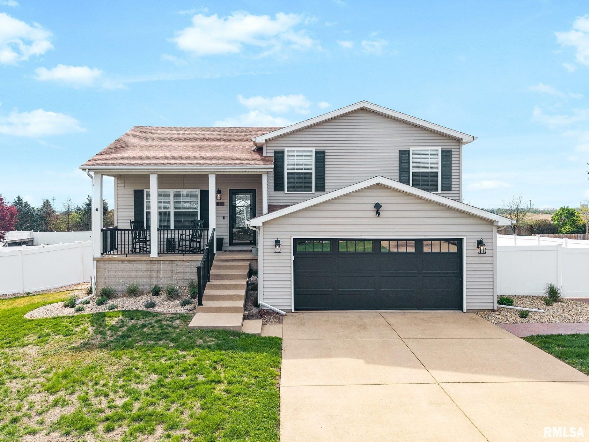 1821 Parkfield Drive, Pekin, IL 61554 Main Photo
