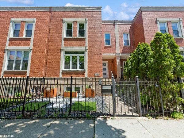 3125 S Giles Avenue , Unit 3125, Chicago, IL 60616