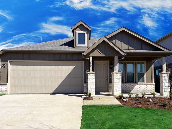 221 Woodlands Boulevard, Terrell, TX 75160