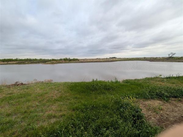 613 N Access Road, Tye, TX 79603