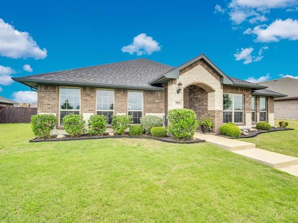532 Meadowlake Drive , Waxahachie, TX 75165