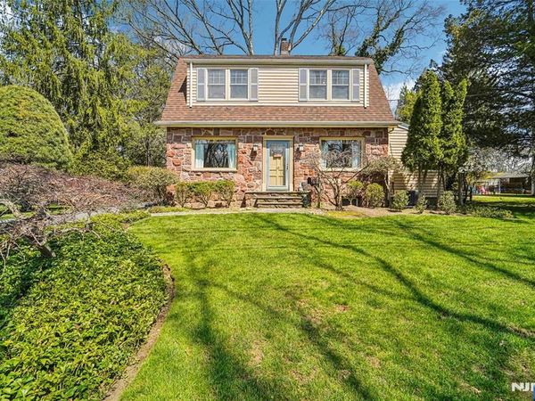 10 Crescent Place, ALLENDALE, NJ 07401