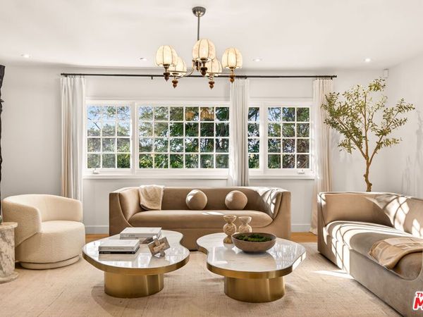 16644 Calneva Drive, Encino, CA 91436