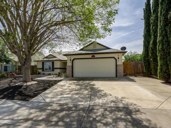 2247 Laguna Way, Los Banos, CA 93635