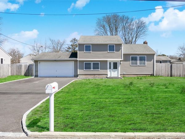 651 Americus Avenue , East Patchogue, NY 11772
