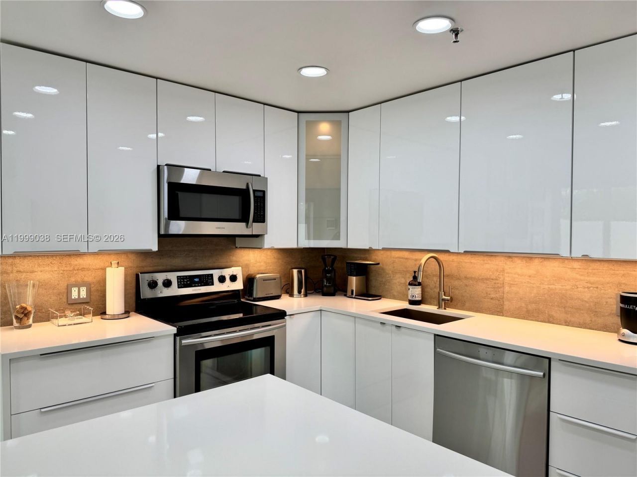 7800 Collins Ave, Unit 101, Miami Beach, FL 33141 Photo