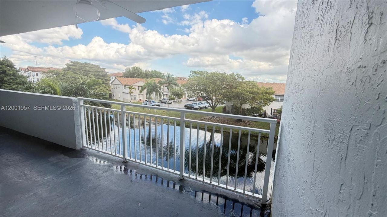 9375 Fontainebleau Blvd, Unit L304, Miami, FL 33172 Photo