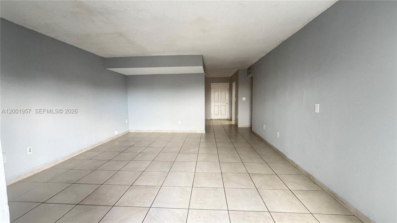 9375 Fontainebleau Blvd, Unit L304, Miami, FL 33172 Photo