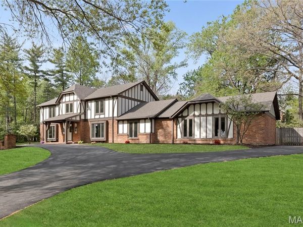 123 Pinehurst Estates Drive, Creve Coeur, MO 63141