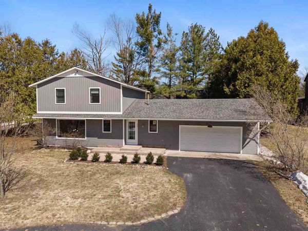 540 W Summit Street, Harbor Springs, MI 49740