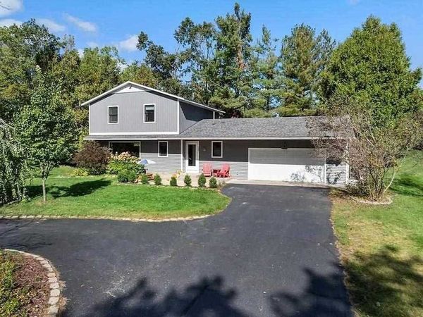 540 W Summit Street, Harbor Springs, MI 49740