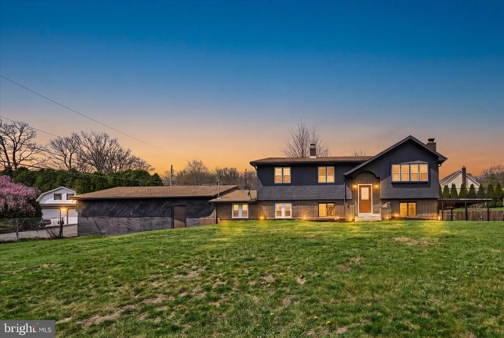 300 TOPEKA AVENUE, SHENANDOAH, PA 17976