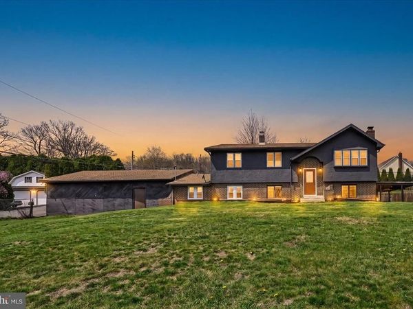 300 TOPEKA AVENUE, SHENANDOAH, PA 17976