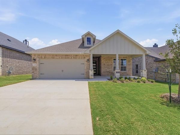 3520 Helena Street, Gainesville, TX 76240