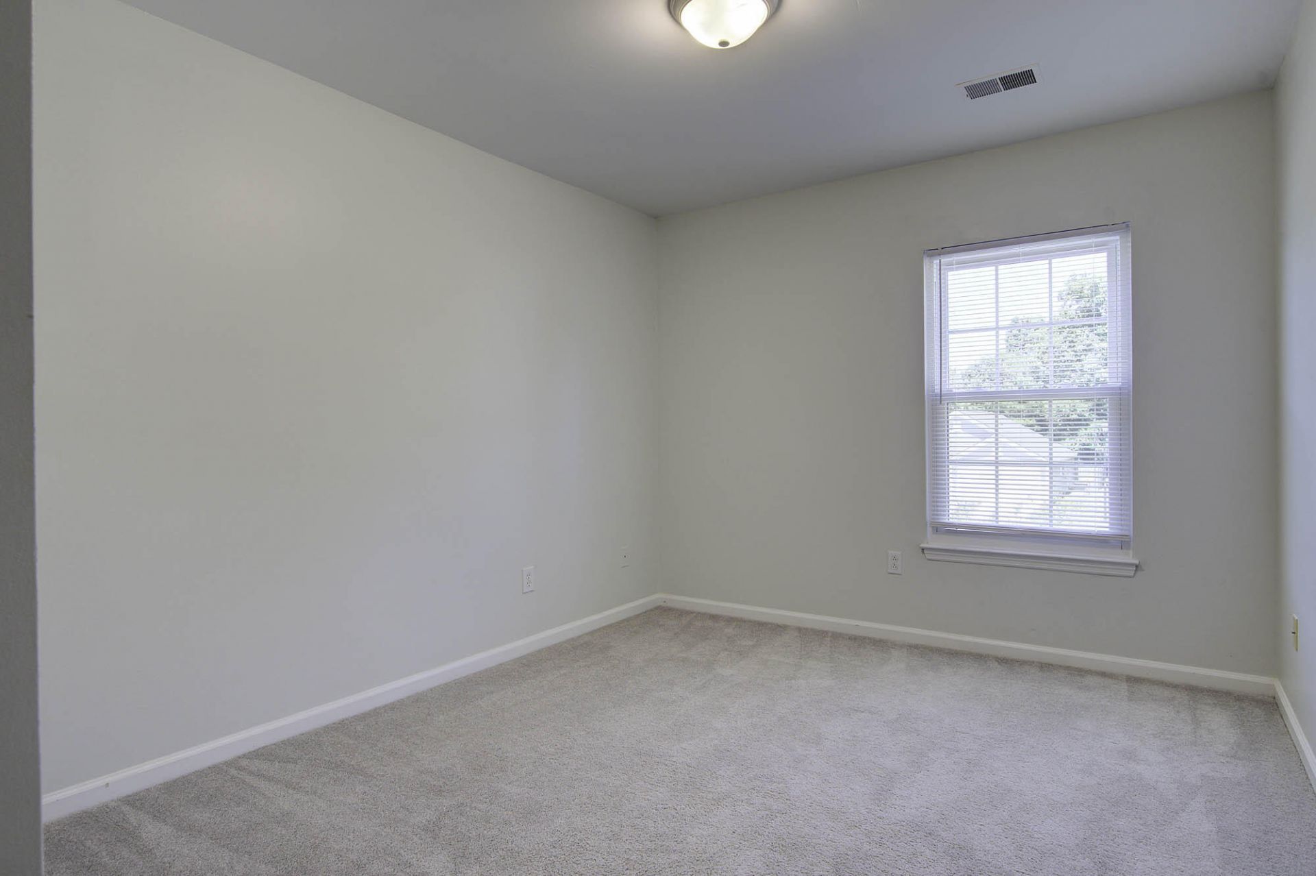 138 Thistle Road Photo 18