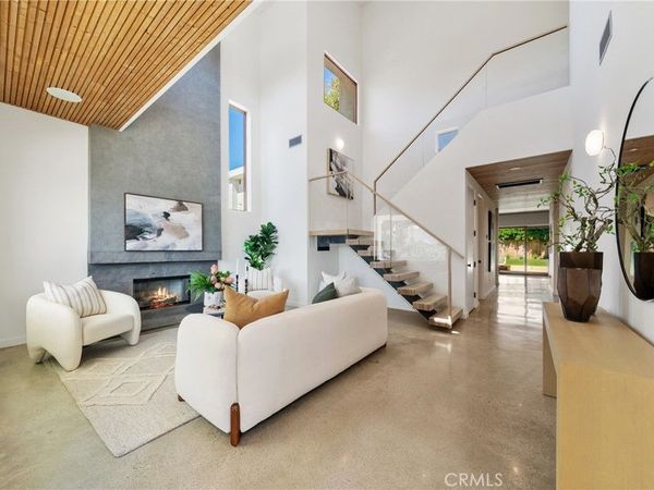 12123 Iowa, Los Angeles, CA 90025