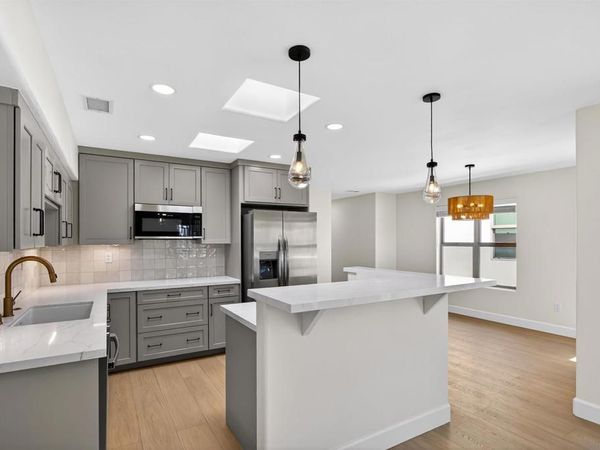 381 Bonair, La Jolla, CA 92037