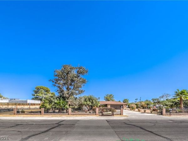 2880 Red Rock Street , Las Vegas, NV 89146