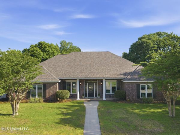 106 Surgeres Place, Ocean Springs, MS 39564