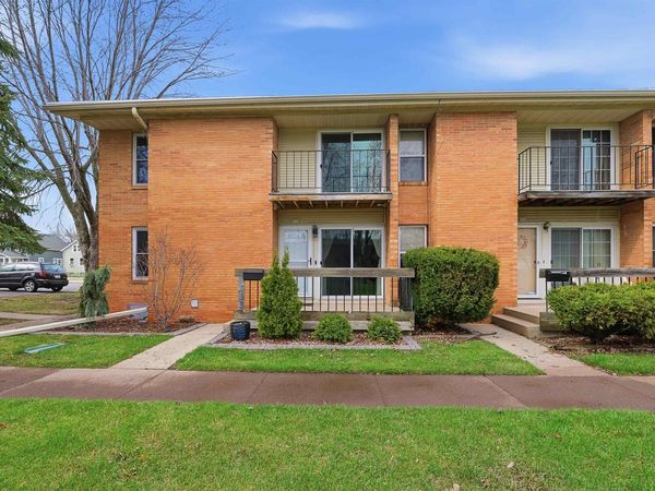 733 W 9th Avenue, Oshkosh, WI 54902