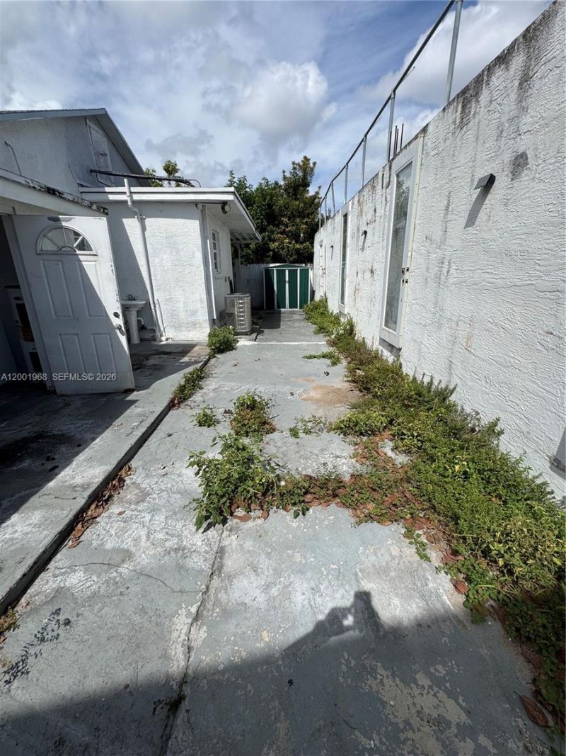 3175 NW 27th St, Miami, FL 33142 Photo