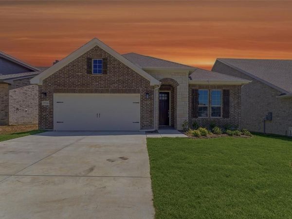 3516 Helena Street, Gainesville, TX 76240