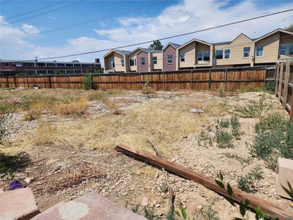 1392 Akron Street Aurora, CO 80010
