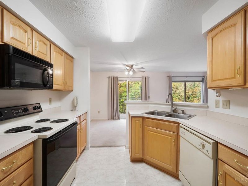 720 Castlegate Lane, Unit 203, Springfield Twp., OH 45231 Photo 16