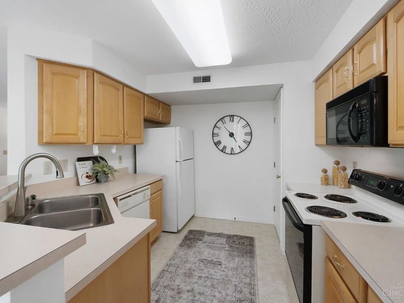 720 Castlegate Lane, Unit 203, Springfield Twp., OH 45231 Photo 17