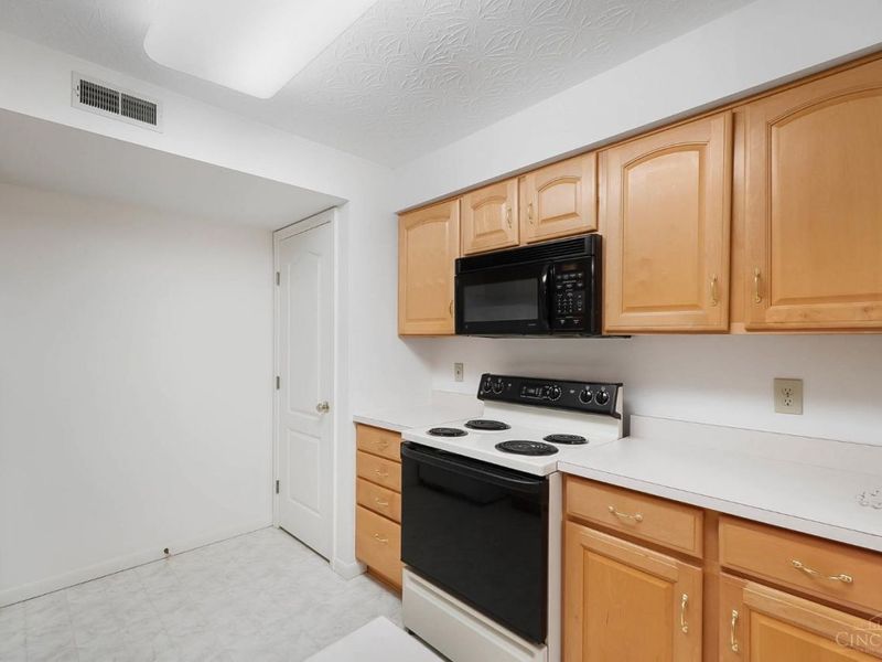 720 Castlegate Lane, Unit 203, Springfield Twp., OH 45231 Photo 18