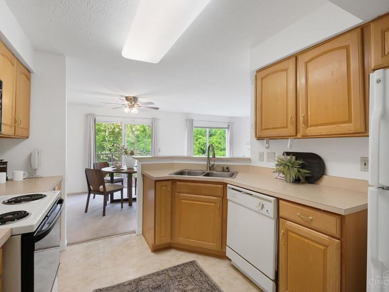 720 Castlegate Lane, Unit 203, Springfield Twp., OH 45231 Photo 18