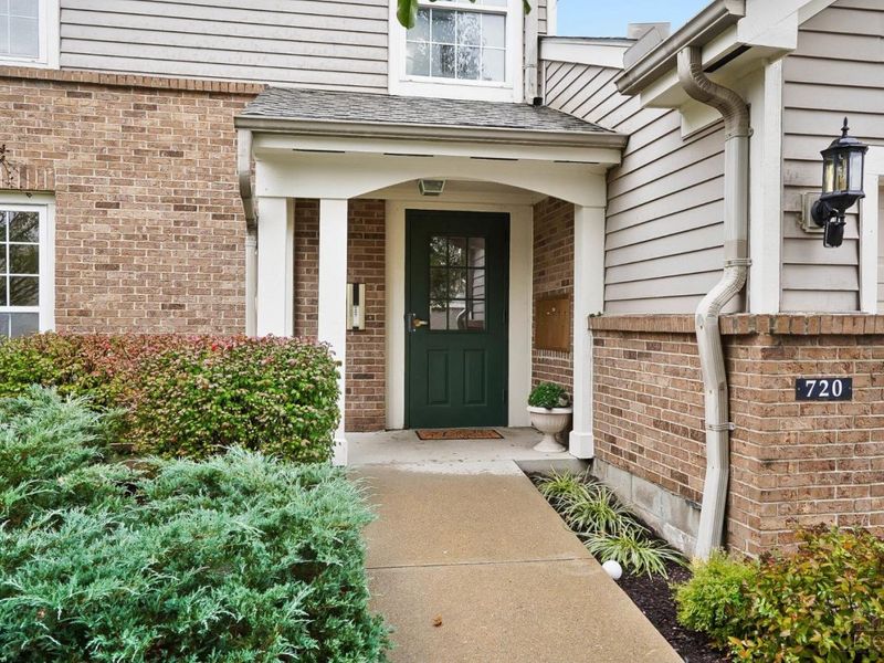 720 Castlegate Lane, Unit 203, Springfield Twp., OH 45231 Photo 2
