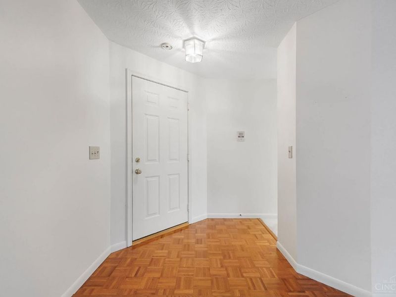 720 Castlegate Lane, Unit 203, Springfield Twp., OH 45231 Photo 7