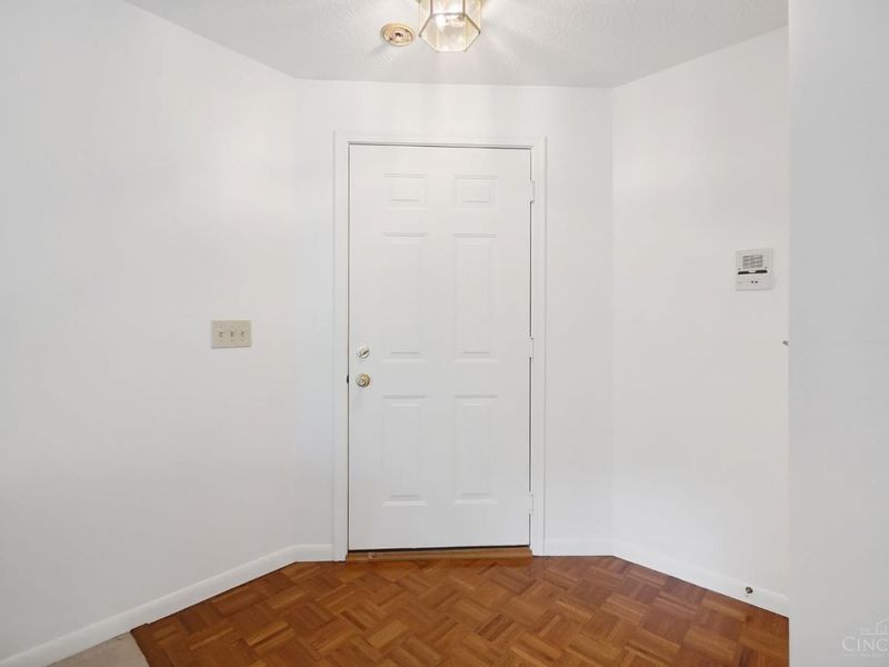 720 Castlegate Lane, Unit 203, Springfield Twp., OH 45231 Photo 8