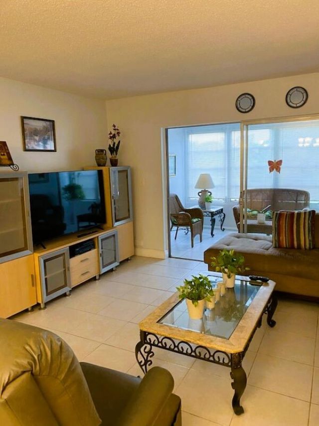 7817 Golf Cir Drive, Unit 210, Margate, FL 33063 Photo