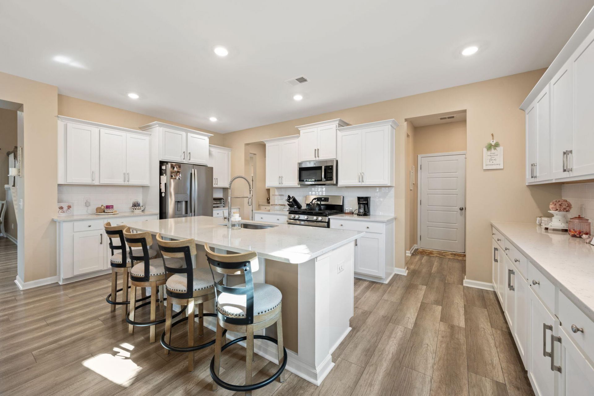 215 Squire Pope Road Photo 13