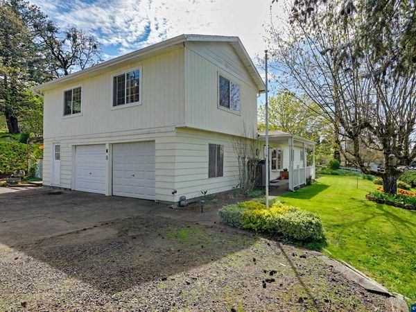 33724 Viewcrest Dr NE, Albany, OR 97322