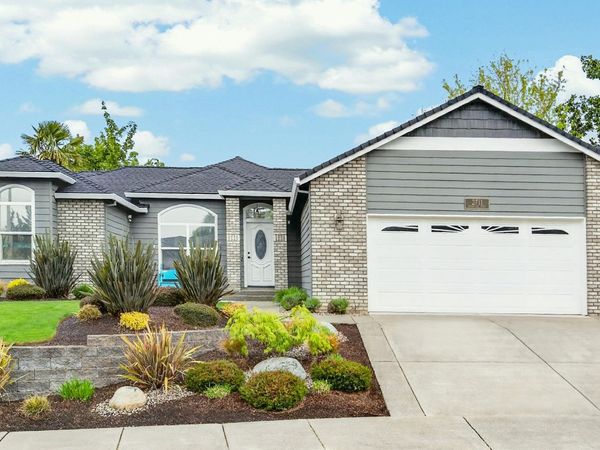 2711 Brookside Drive, Medford, OR 97504