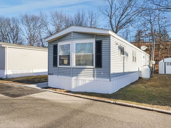 548 Kenyon Avenue, Unit 4, Attleboro, MA 02703